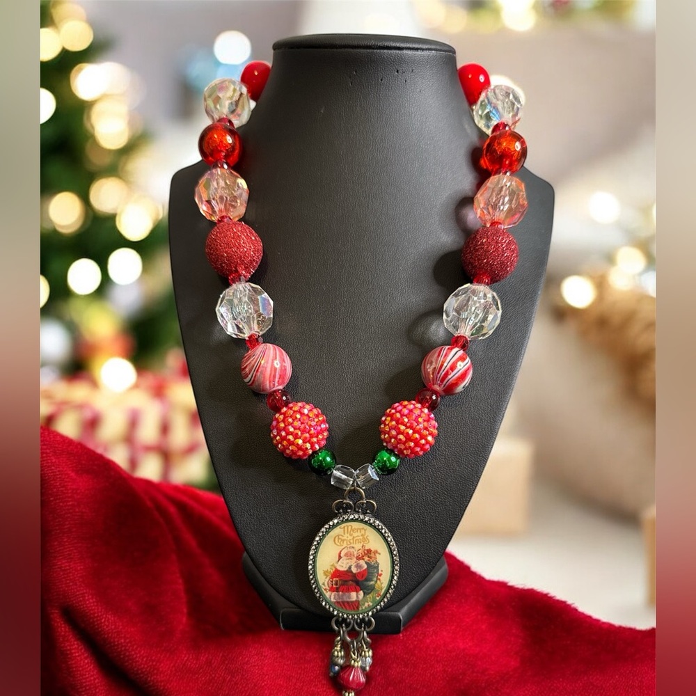 Festive Red and Green Beaded Christmas Necklace - Picture 1 of 2